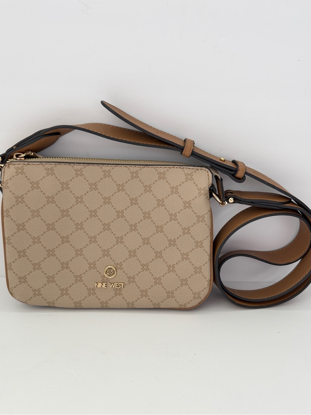 Nine West Signature Logo Crossbody Bag Beige Tan Camera Style Zip Purse